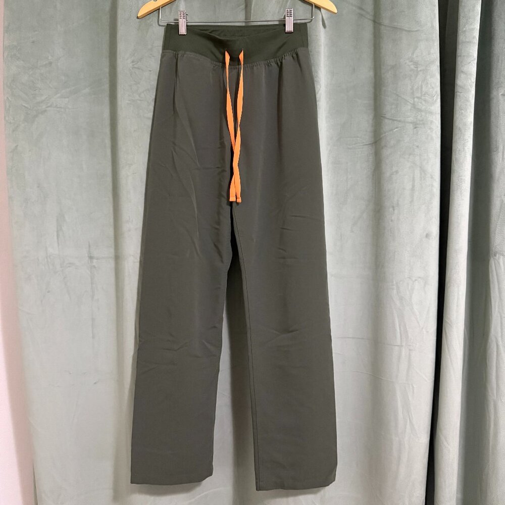 Figs High-Waisted Livingston Women's Scrub Pants - XS - Moss